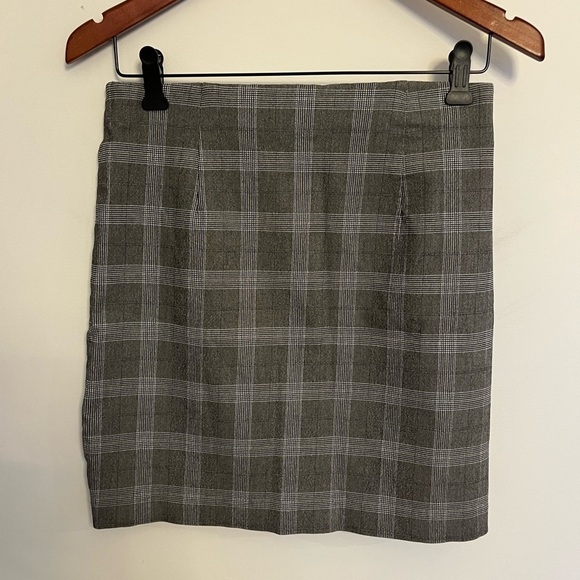 5/20$ Dynamite Gray Plaid Women's Skirt size medium - Picture 5 of 6